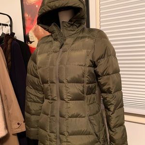 THE NORTH FACE COAT. 550 filled. Size small